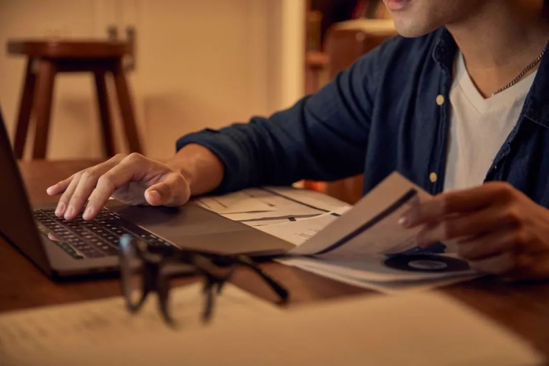 日韩视频第二页提醒:近视可能引起这四种“继发病”要警惕